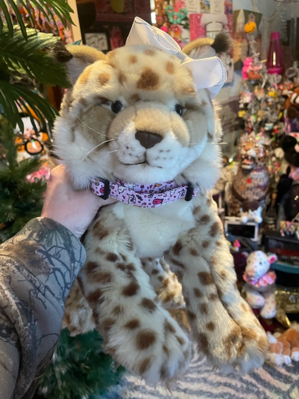 Uni toys gorgeous lynx!